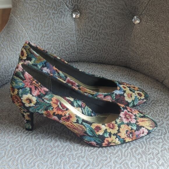 EUC Soft Style Floral Pumps, 10 - Picture 4 of 8